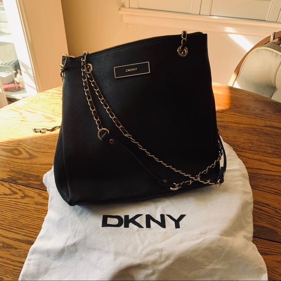 black crossbody bag with gold chain